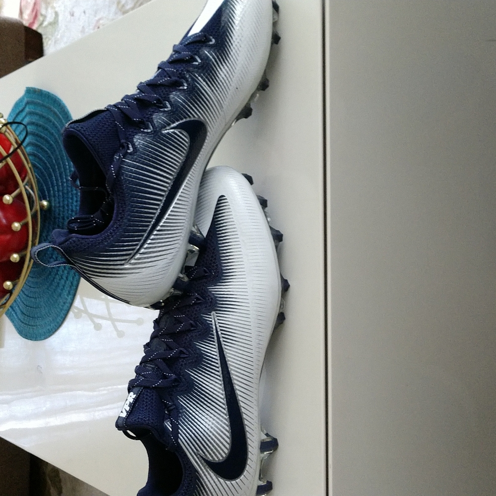 Nike - Picture 3 of 8